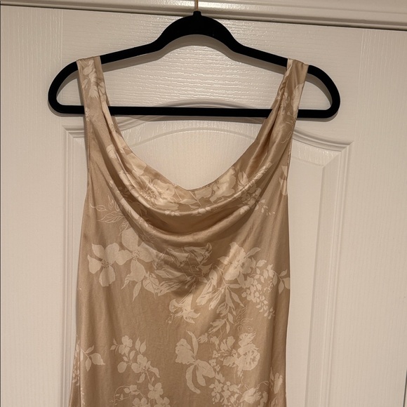 Reformation Dress Annabelle Silk Dress
Sable Size 4 - Picture 2 of 7